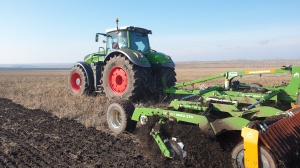 Демонстрационный показ бороны Amazone Catros 9000 совместно с трактором Fendt 1050 в Республике Мордовия